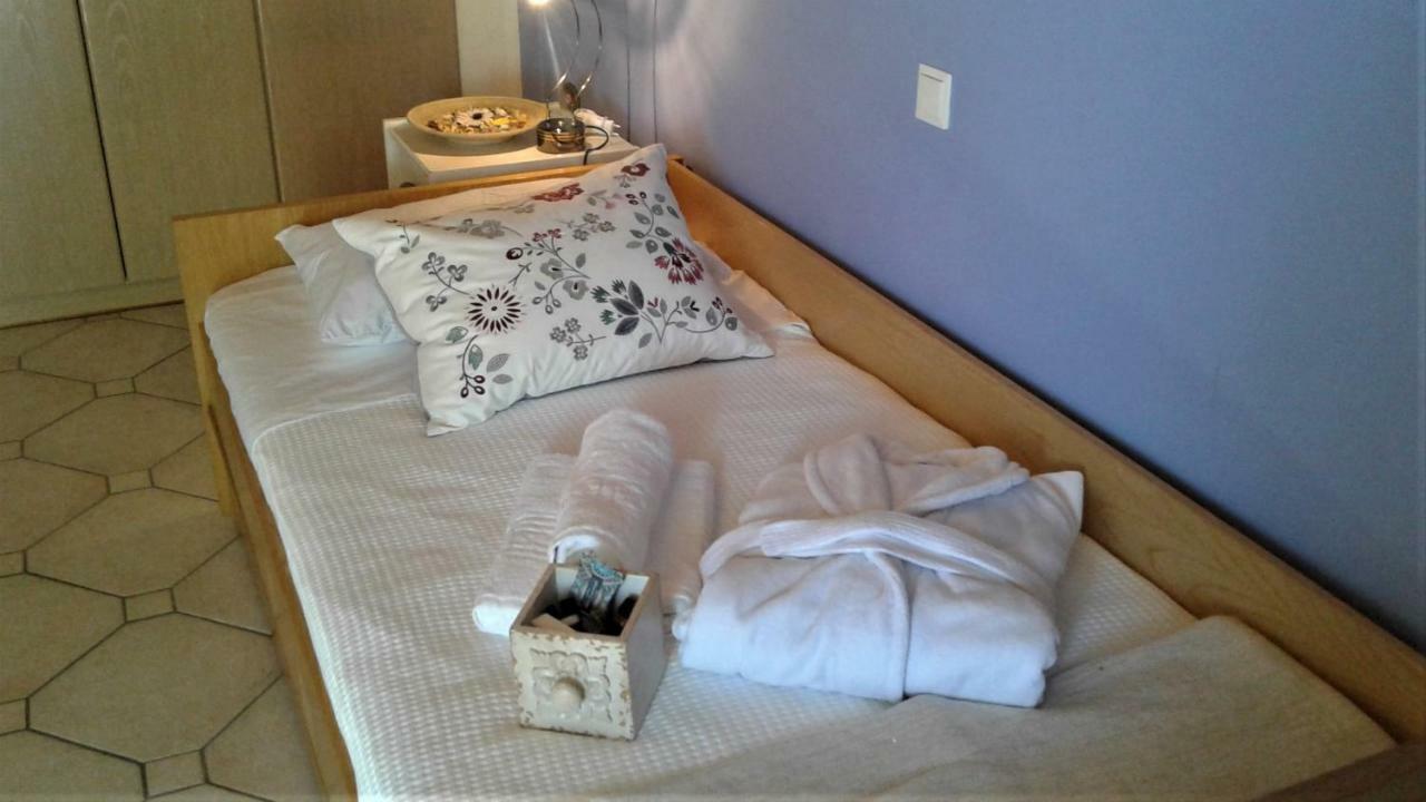 Villa "Eva" - Entire Beachfront Holiday Home - 4S Agia Marina  외부 사진